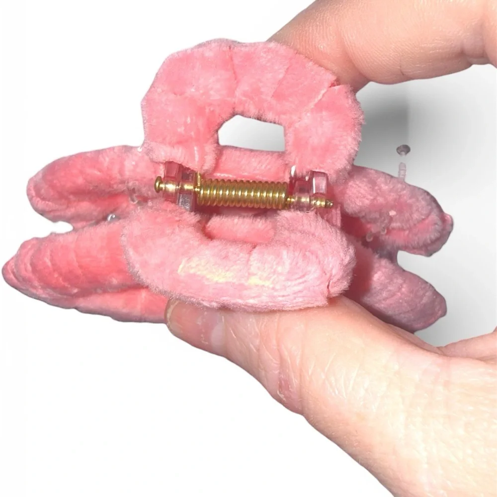 Plush Faux Fur Claw Clip & fuzzy Scrunchie Bundle – Pink/Pastel